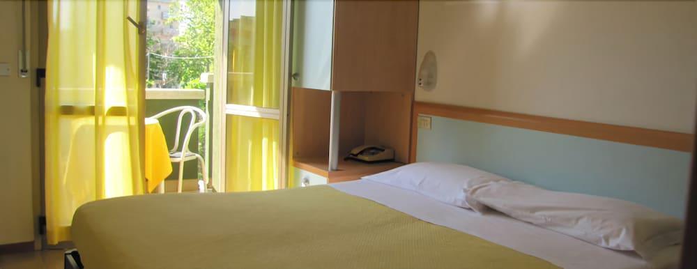 Hotel Etna - Nuova Gestione Romagnola All-Inclusive Spiaggia Parcheggio Riccione Dış mekan fotoğraf