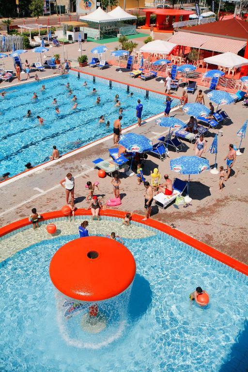 Hotel Etna - Nuova Gestione Romagnola All-Inclusive Spiaggia Parcheggio Riccione Dış mekan fotoğraf