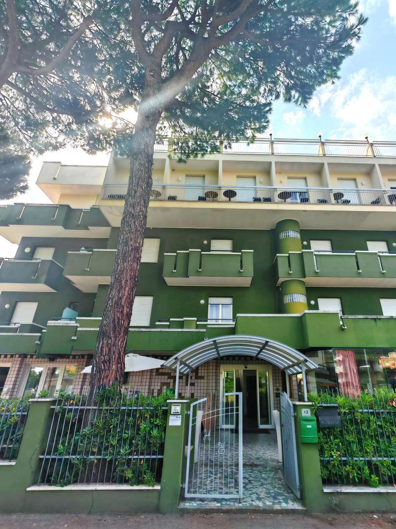 Hotel Etna - Nuova Gestione Romagnola All-Inclusive Spiaggia Parcheggio Riccione Dış mekan fotoğraf