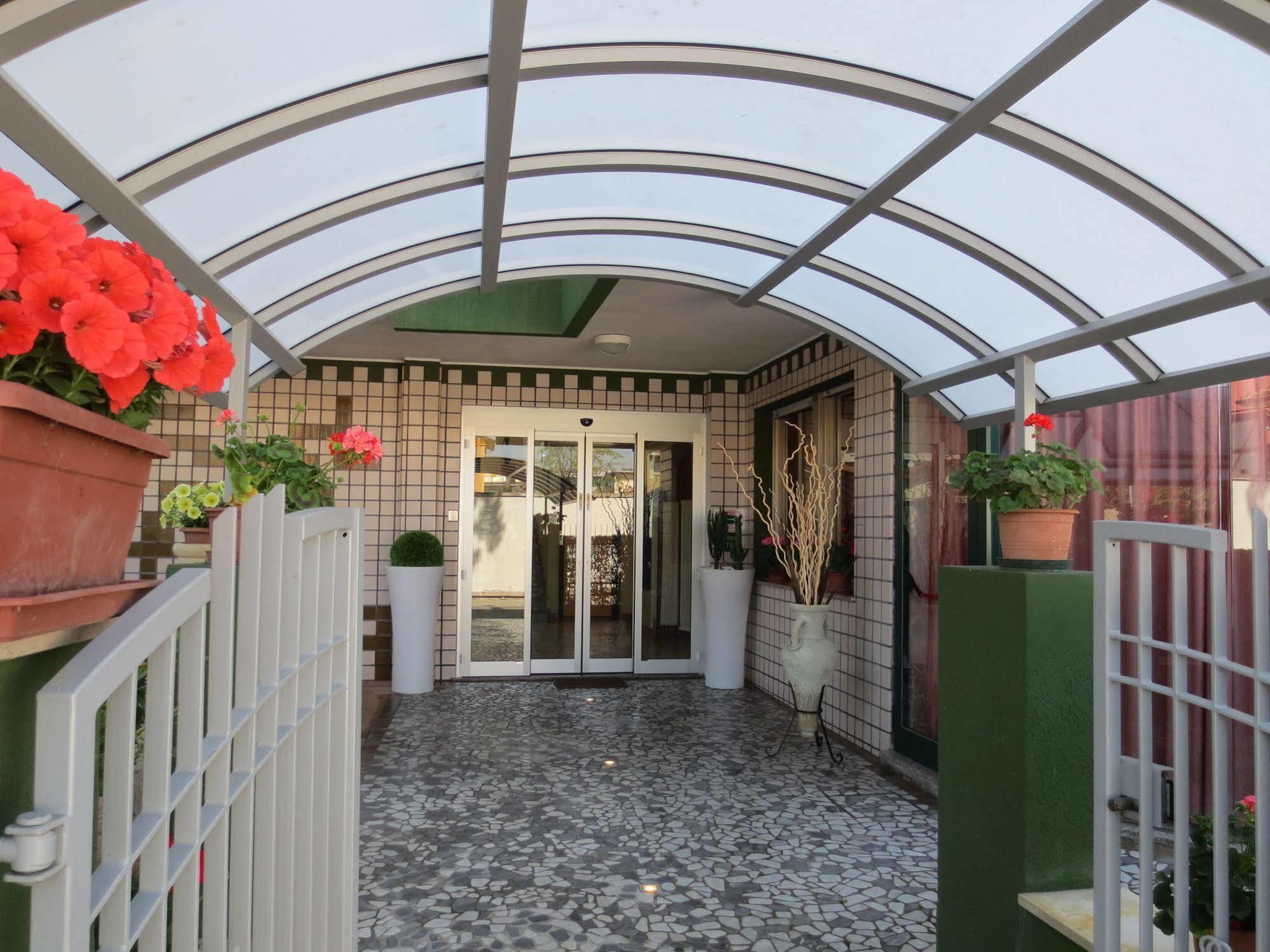 Hotel Etna - Nuova Gestione Romagnola All-Inclusive Spiaggia Parcheggio Riccione Dış mekan fotoğraf