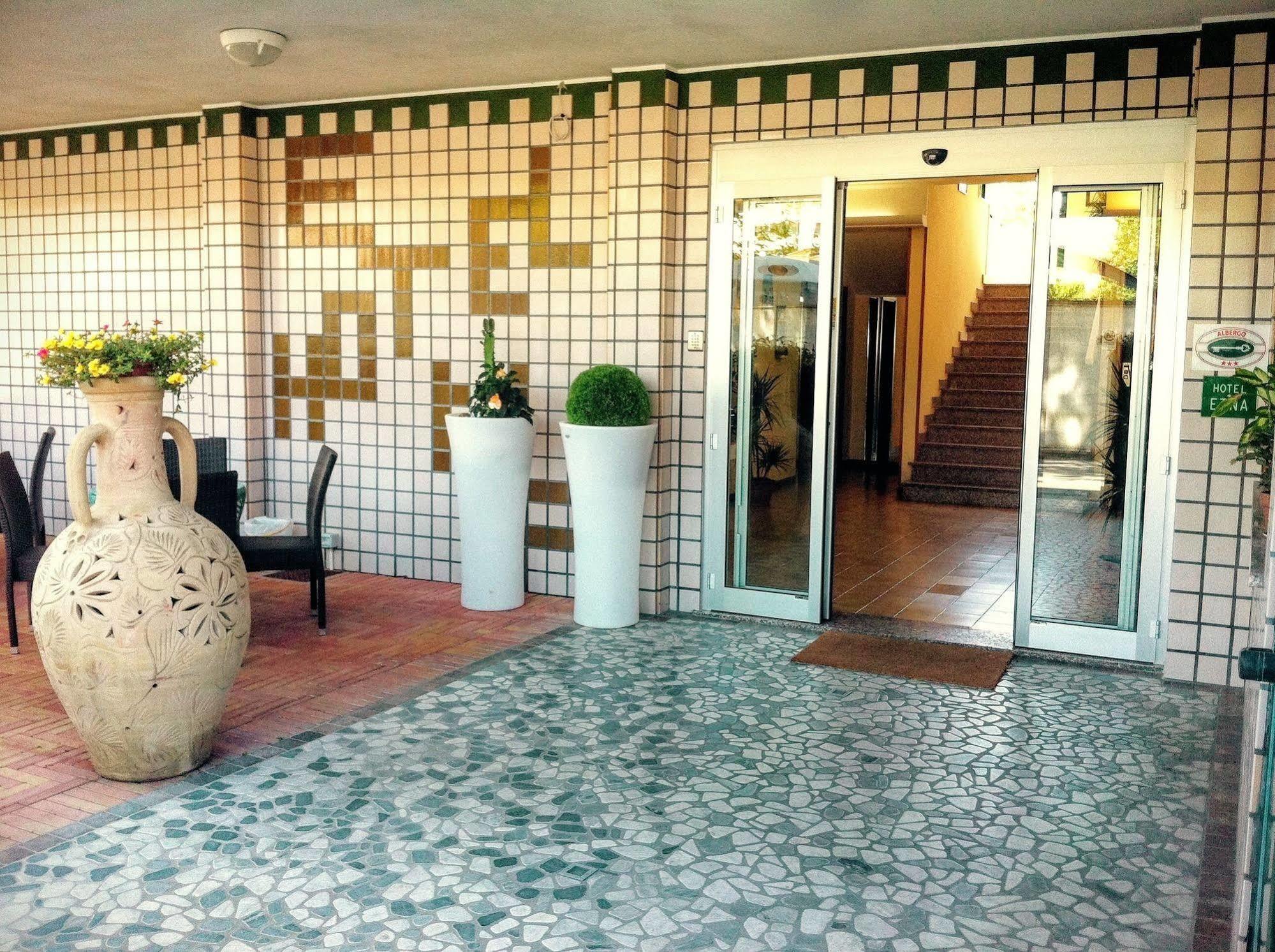 Hotel Etna - Nuova Gestione Romagnola All-Inclusive Spiaggia Parcheggio Riccione Dış mekan fotoğraf