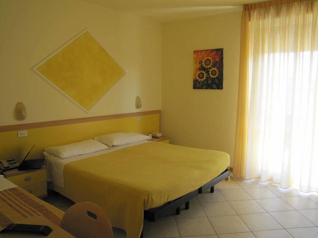 Hotel Etna - Nuova Gestione Romagnola All-Inclusive Spiaggia Parcheggio Riccione Dış mekan fotoğraf
