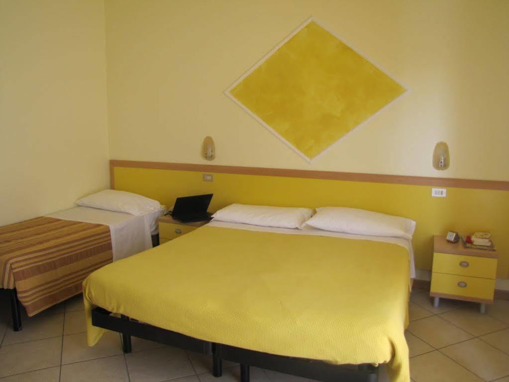 Hotel Etna - Nuova Gestione Romagnola All-Inclusive Spiaggia Parcheggio Riccione Dış mekan fotoğraf