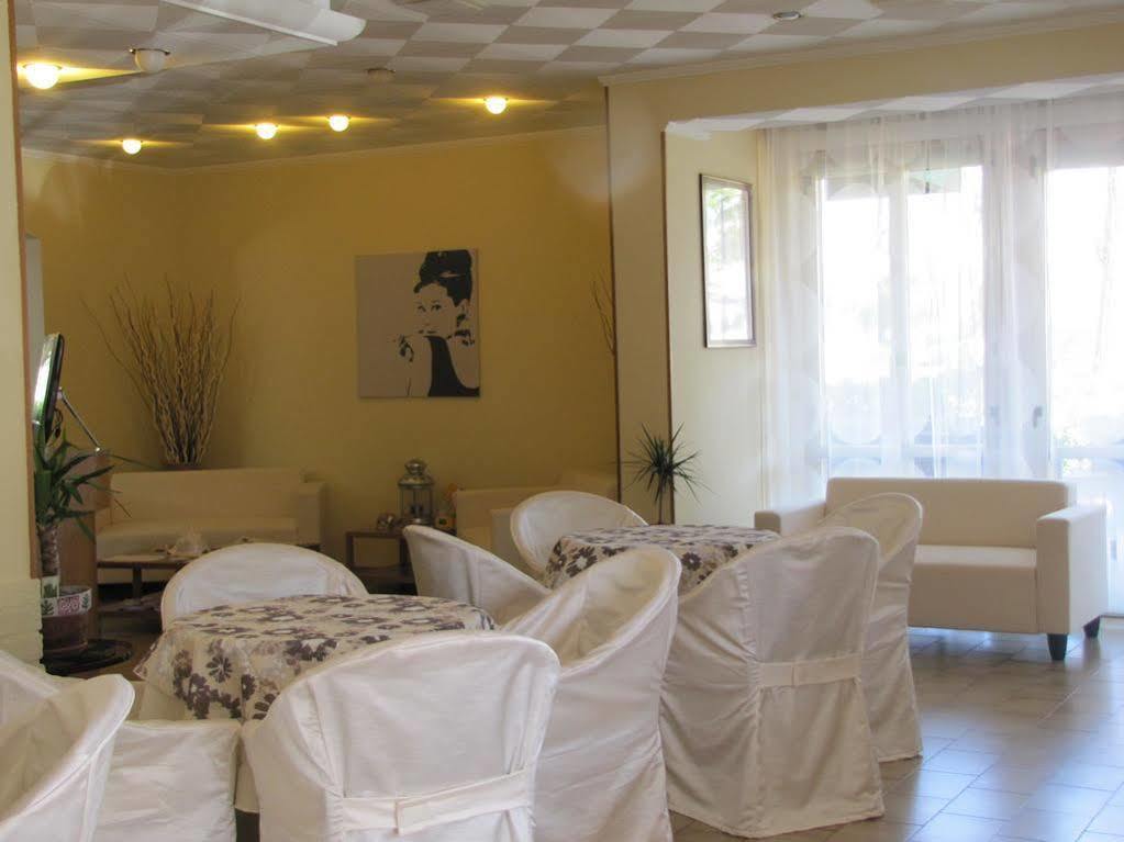Hotel Etna - Nuova Gestione Romagnola All-Inclusive Spiaggia Parcheggio Riccione Dış mekan fotoğraf
